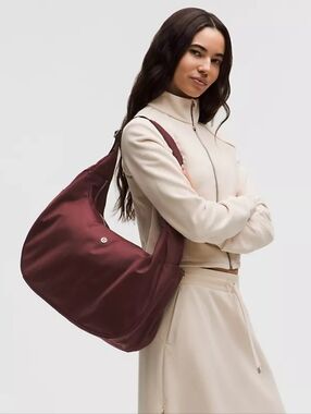 *NWT* LULULEMON City Essentials Oversized Shoulder Bag 18L Bag In Burgundy Bay